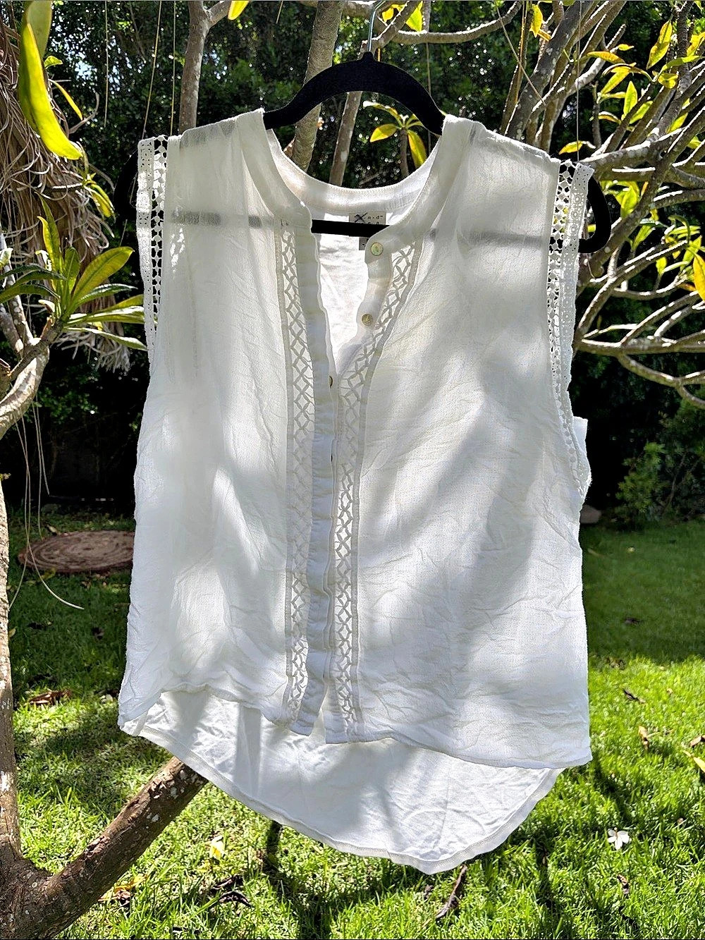 A new day Medium White Embroidered Blouse Size Medium Like New